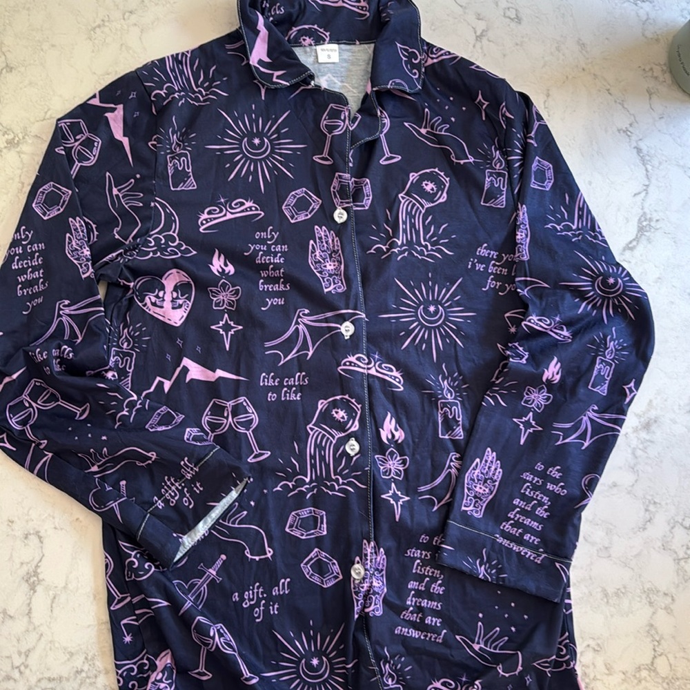 NWOT Bookish A Court of Thorns & Roses Pajamas - Picture 2 of 5